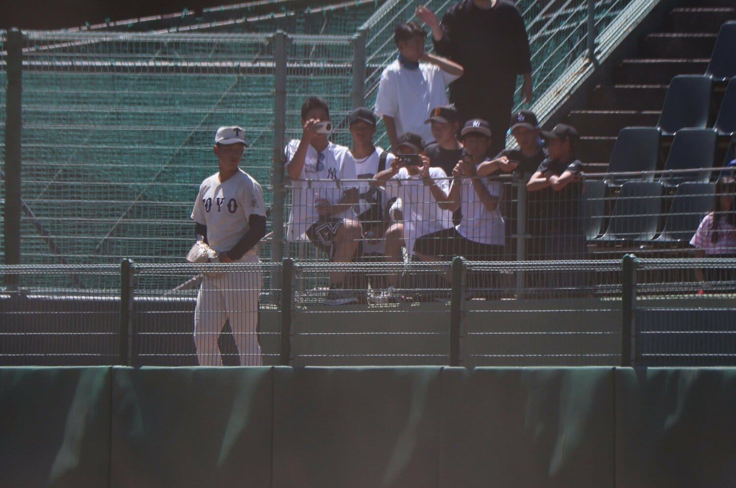 兵庫大会でブルペンに入る阪下　©Fumi Sawai