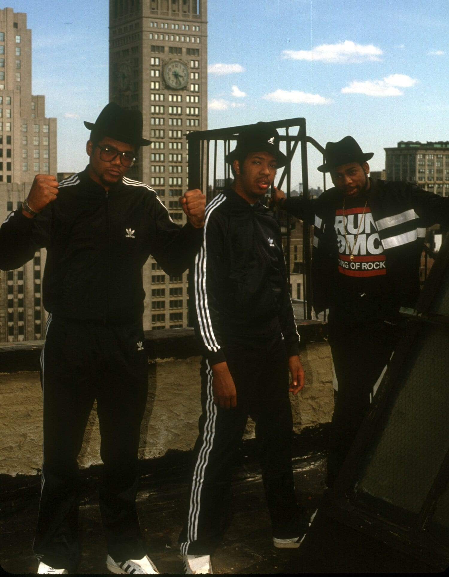 ランDMCの登場によって、アディダスのジャージや「スーパースター」はヒップホップの定番アイテムとなった　©Getty Images