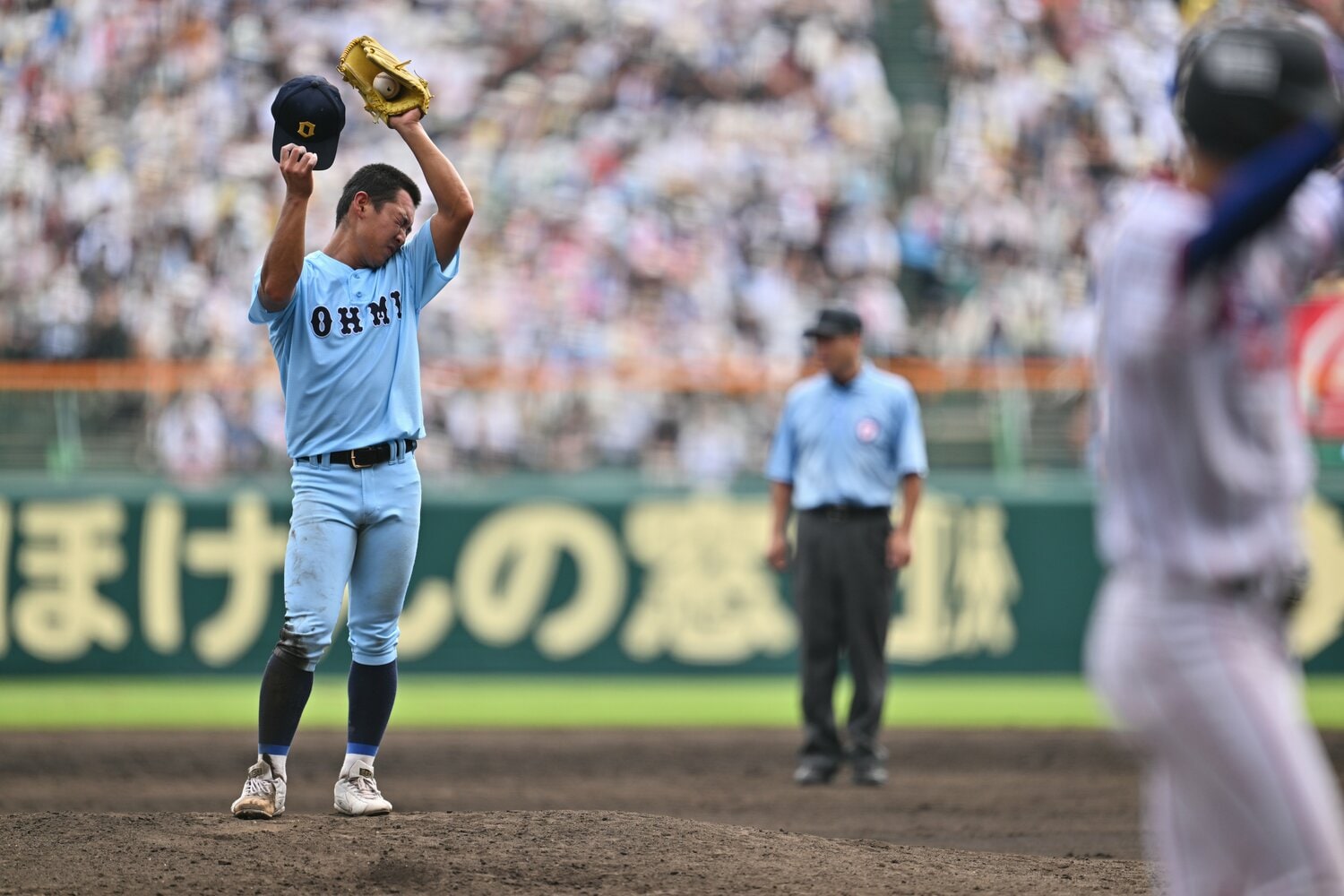 近江の控え投手に 思いっきり抱きしめたる 劇的満塁弾 高松商との激闘 スタンド挨拶後に 主人公 山田陽翔が流した 涙の理由 高校野球 Number Web ナンバー