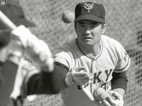 前田でもなく、新井でもなく……。カープの背番号1、鈴木誠也の