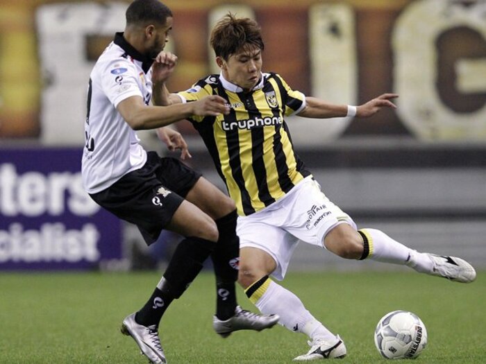 太田宏介がハリルに課された宿題。オランダで真の「デュエル」を学べ。＜Number Web＞ photograph by AFLO