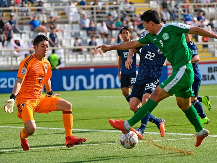 福西崇史もおかんむりの初戦辛勝。「集中力の欠如は今後許されない」＜Number Web＞ photograph by AFLO