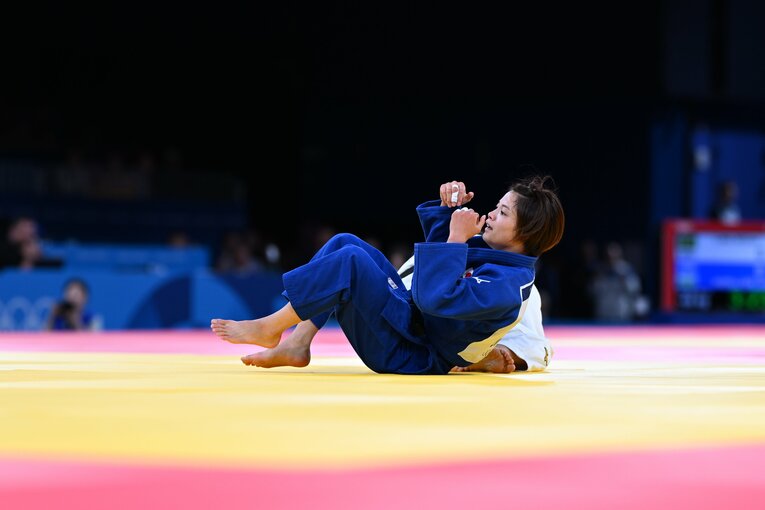 ディヨラ・ケルディヨロワに一本を許した阿部詩（連続写真8/13）©︎Naoya Sanuki/JMPA