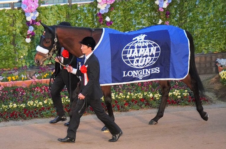 引退式でのアーモンドアイ。競馬ファンに多くの強烈なレースを見せてくれた名馬はこの後、繁殖生活に入る ／ photograph by Satoshi Hiramatsu