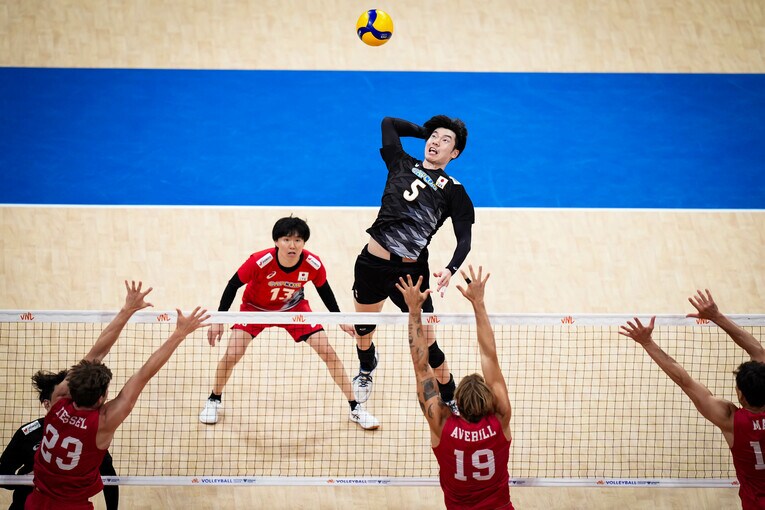 大塚達宣（VNLアメリカ戦）　©︎Volleyball World