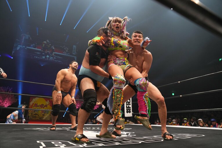 「お前、あの騒動があったのによく来たな」“今のプロレス批判”で炎上した前田日明に、ウナギ・サヤカがモノ申した真意「ぶん殴られようが…」(23)