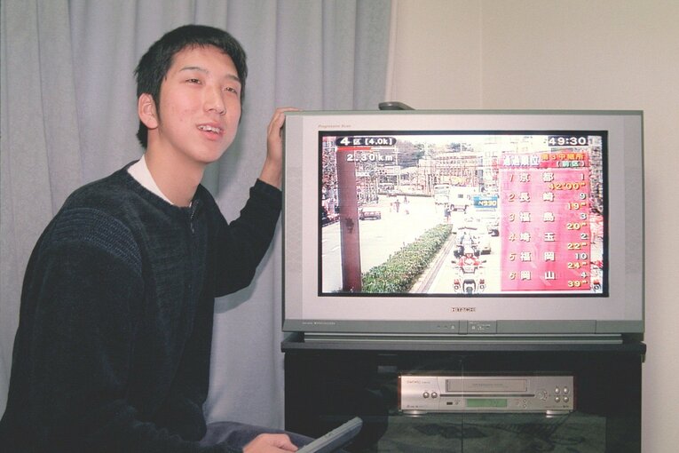 1999年1月、「虎風荘」に入寮した18歳の藤川球児。モミアゲはやや長め【1枚目／スワイプすると次の写真をご覧になれます】©Sankei Shimbun