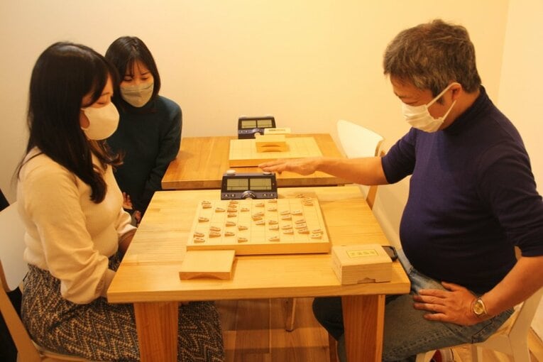 “藤井聡太五冠ブーム”の一方で…「リアルでもカジュアルに気軽に指せる場所があればいいな」将棋カフェの願いとは(7)