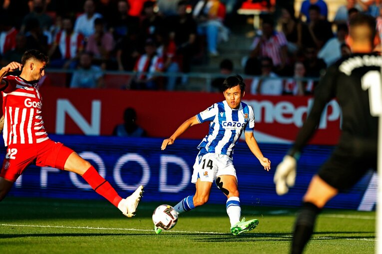 久保建英、ソシエダ同僚に「次は頼むよ」とウインク… カメラマンが収めた“1ゴール1アシスト＋余裕・信頼度アップの決定的瞬間”(10)