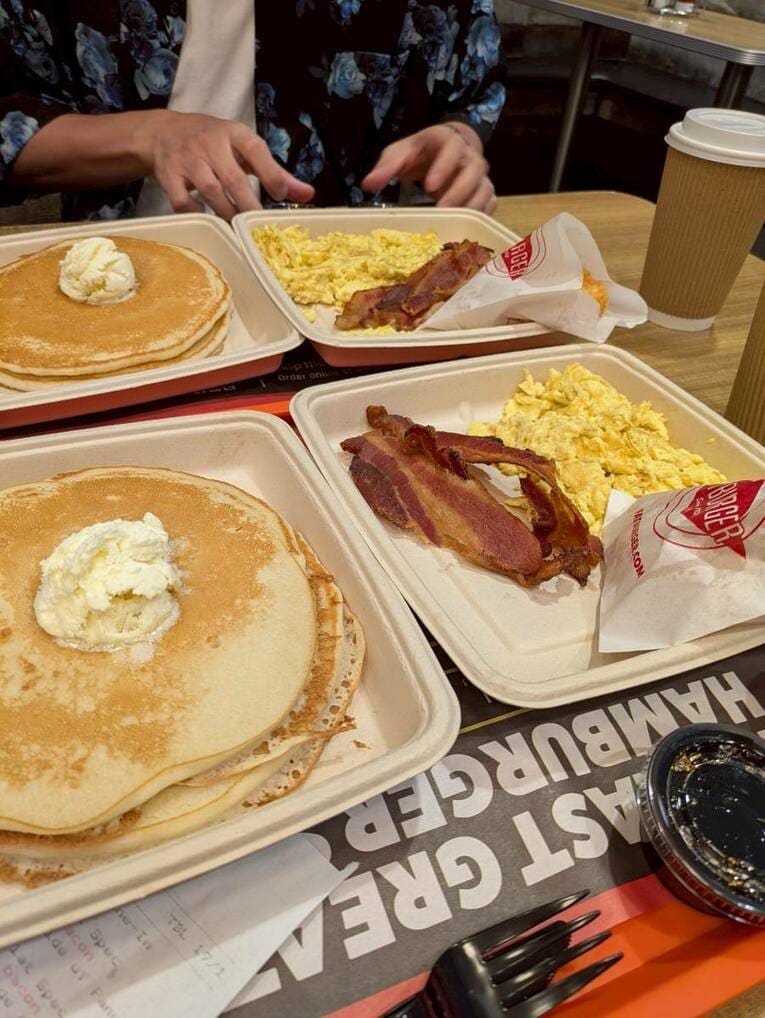 2人で1万円のパンケーキ。いたってふつう　©Junsei Chida