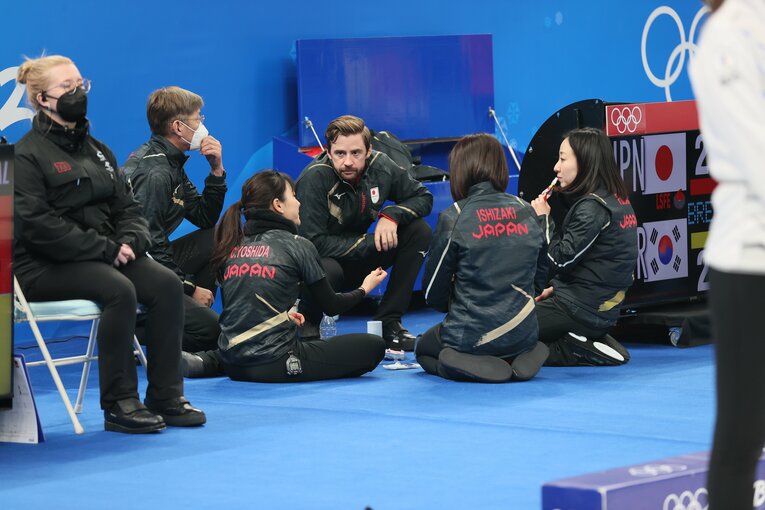 2022年北京五輪、韓国戦の“もぐもぐタイム”　©JMPA