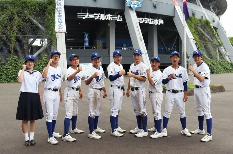 今夏、最後の試合を終えた水戸三の3年生たち　©Yuki Kashimoto
