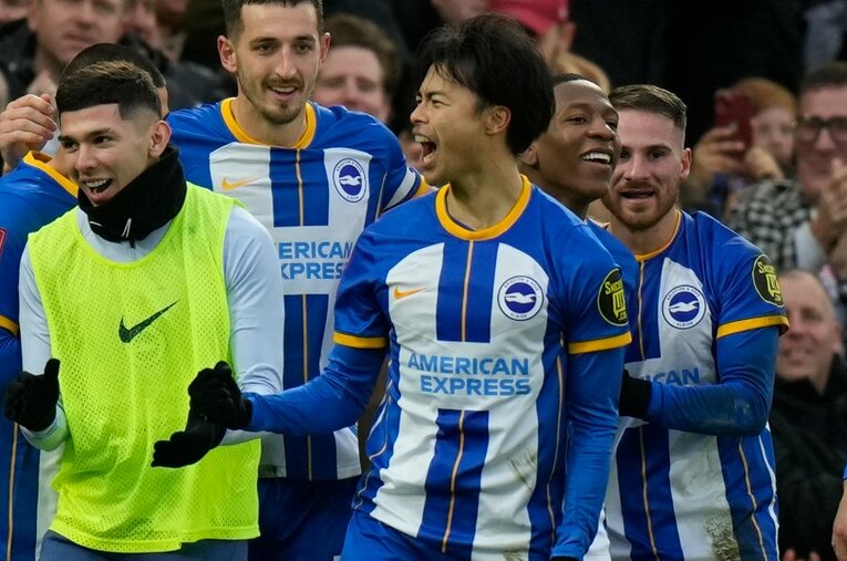 三笘薫（25歳）が止まらない。今度はFAカップ・リバプール戦、後半アディショナルタイムに決勝点となるスーパーゴール。現地紙でもミトマへの絶賛が相次ぐ ／ photograph by AFLO