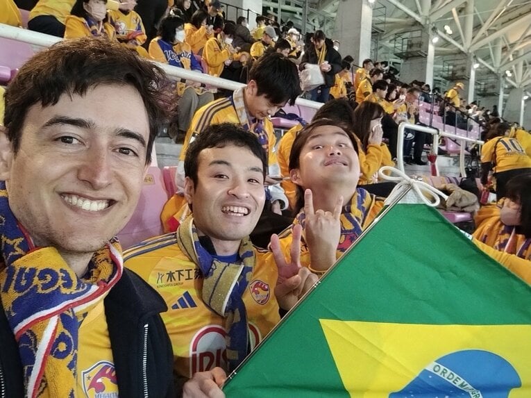 チアゴ記者はスタジアムで折に触れて「人のやさしさ」に触れている　※本人提供