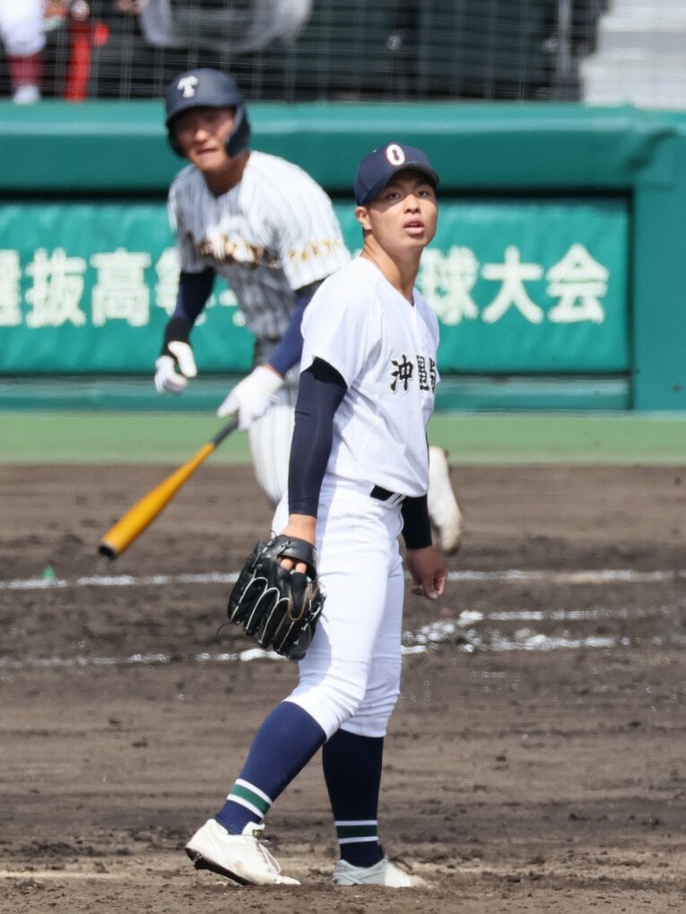 帝京の蔦原悠太に逆転の2点タイムリーを打たれた末吉良丞。「夏春連覇」の夢は初戦でついえた　©JIJI PRESS