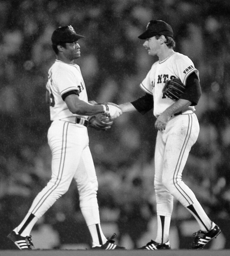 1985年の巨人の助っ人外国人、キース・カムストック（右）とウォーレン・クロマティ　©Sankei Shimbun