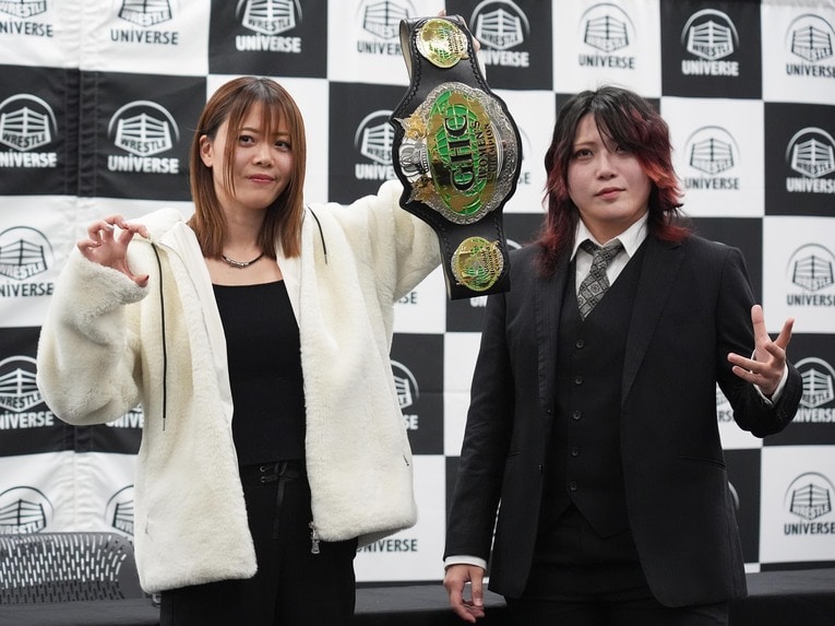 GHC女子王座を争う王者・岩谷麻優と挑戦者・林下詩美。クールな林下がまさかの涙を流してこの試合に挑む。1月19日、東京　©Essei Hara