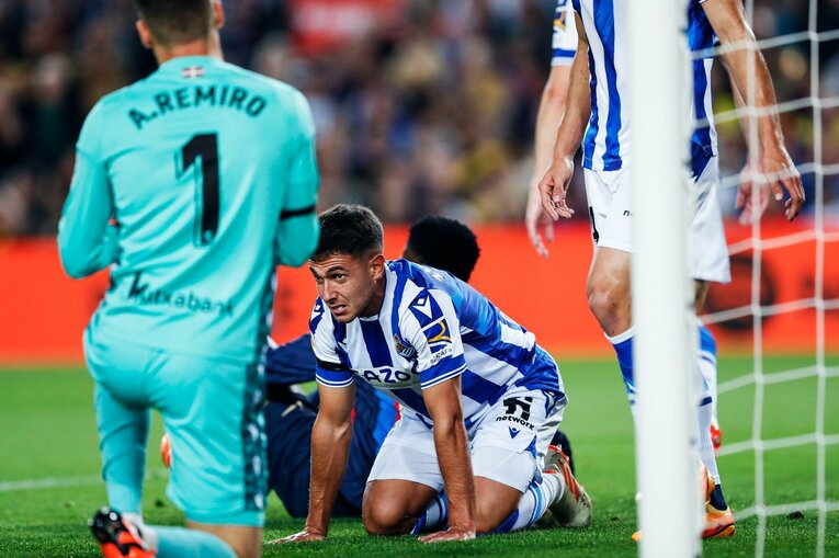 今季9点目！ 久保建英が凄まじい「バルサ撃破ドリブル、ブスケッツ退団・優勝セレモニーが同時に」カメラマンが見た“美しいカンプノウの夜”(21)