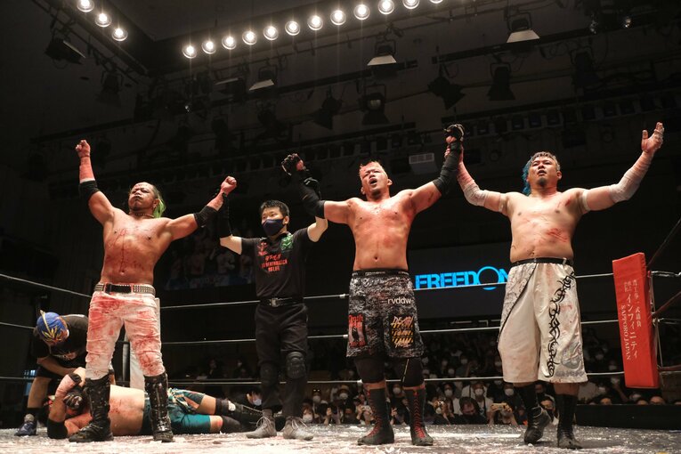 「デスマッチ・イズ・マイライフ」妻の急死を乗り越えた“クレイジー・キッド”竹田誠志の決意「蛍光灯やカミソリで傷つけ…でもそれが生きがい」(31)