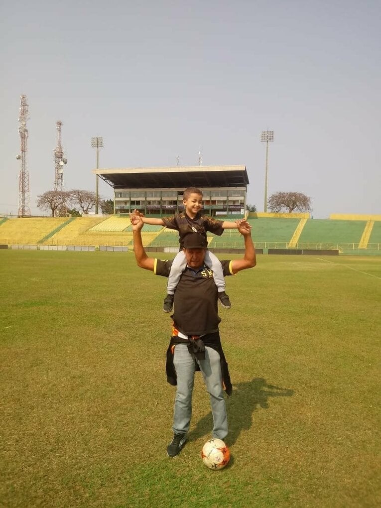 トニーニョが孫とともに　※本人提供