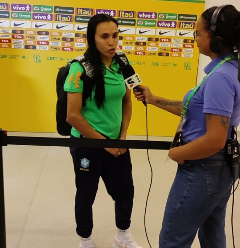 試合後、ブラジルメディアの取材を受けるブラジル女子のレジェンド、マルタ　©Hiroaki Sawada