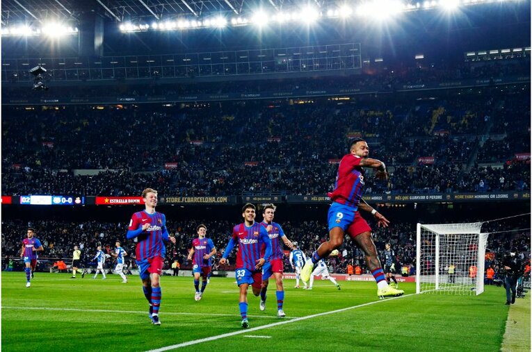 シャビ新監督41歳は暗黒バルサを救えるか 《メッシとの黄金連係・涙を撮ったカメラマン》が就任会見・初采配に見た“希望”とは(32)