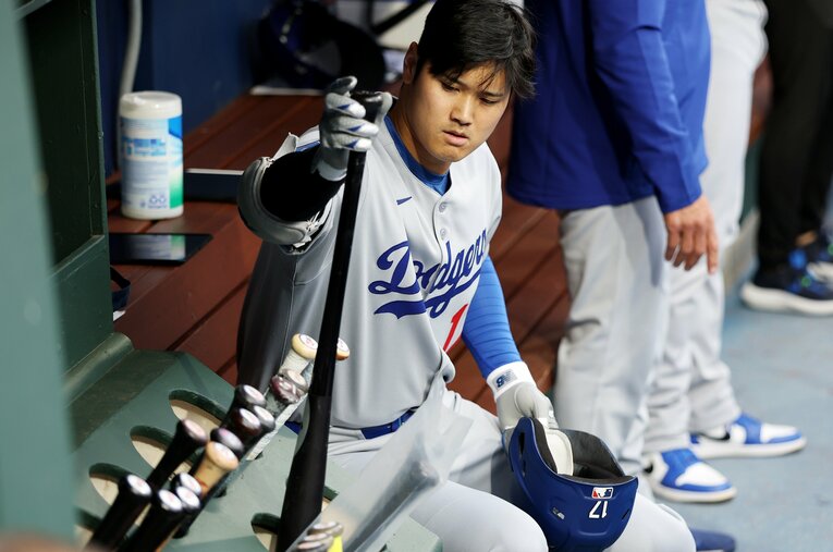 MLB開幕直後から話題を独占する魚雷バット。大谷翔平は使用に慎重なコメントを残しているが… ／ photograph by Getty Images