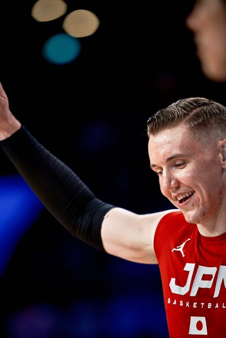 疲労もたまる中であいかわらずの献身を見せたジョシュ・ホーキンソン　©︎FIBA