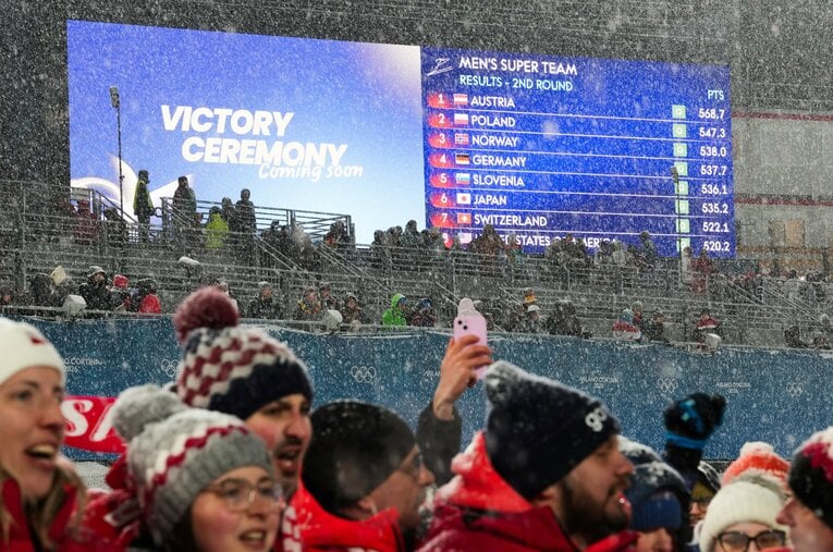 まさかの「途中打ち切り」に終わったミラノ・コルティナ五輪のスキージャンプ男子スーパーチーム。現場スタッフの心境は…？　©Tsutomu Kishimoto/JMPA