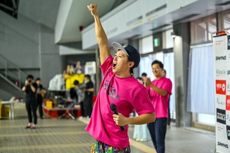 久保はクボタロジスティクス㈱に勤務しつつ、日本パラ水泳連盟理事、日本水泳連盟アスリート委員なども務め、そのかたわらGEKIJOUを主催している　©GEKIJOU