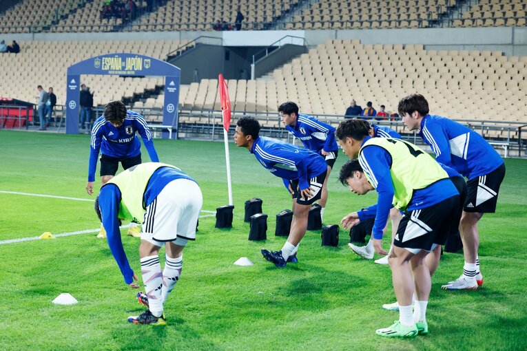 W杯前に日本人カメラマンが撮ったU-21スペインvs日本「リアルな実力差」ハイプレス空転の完敗を“未来予測”にしないためには… (6)