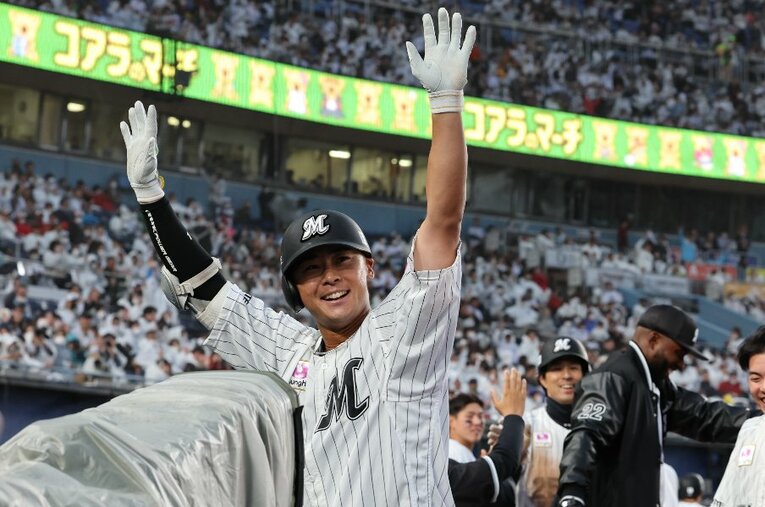 現役ドラフトでロッテから西武に移籍が決まった平沢 ／ photograph by Chiba Lotte Marines