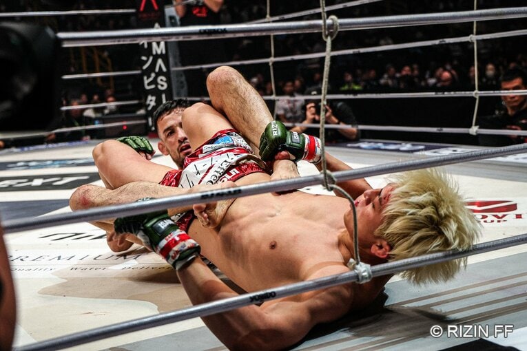 鈴木千裕vs.クレベル・コイケ　©RIZIN FF