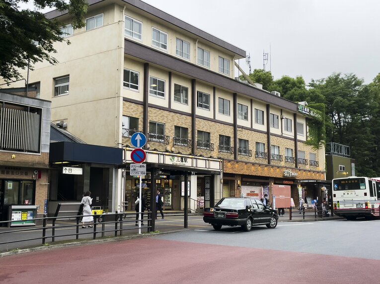 JR三鷹駅。じつは“消えた野球場”がある