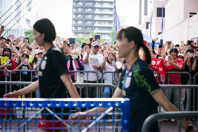 古賀紗理那、林琴奈　©︎Volleyball World