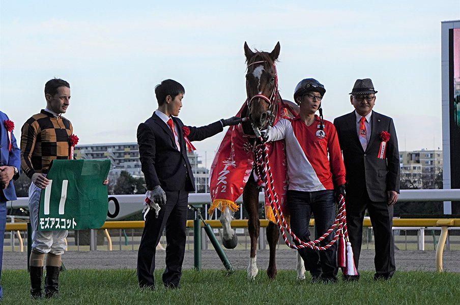 安田記念馬が初ダートで完勝。矢作師に導かれモズアスコット復活。<Number Web> photograph by Satoshi Hiramatsu