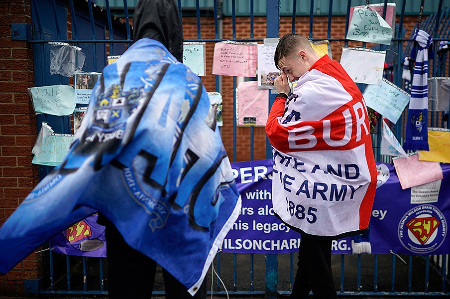 英国の小さなサッカークラブ消滅も、ファンの地元愛と魂は死なない。<Number Web> photograph by Getty Images