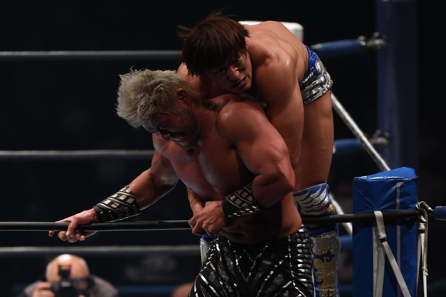 飯伏幸太（上）とSANADA