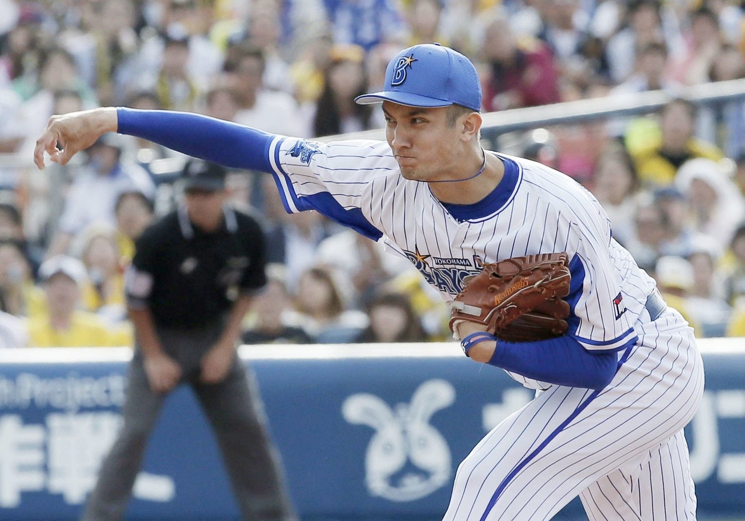 15年5月24日タイガース戦でセーブをマークする国吉 ©︎KYODO