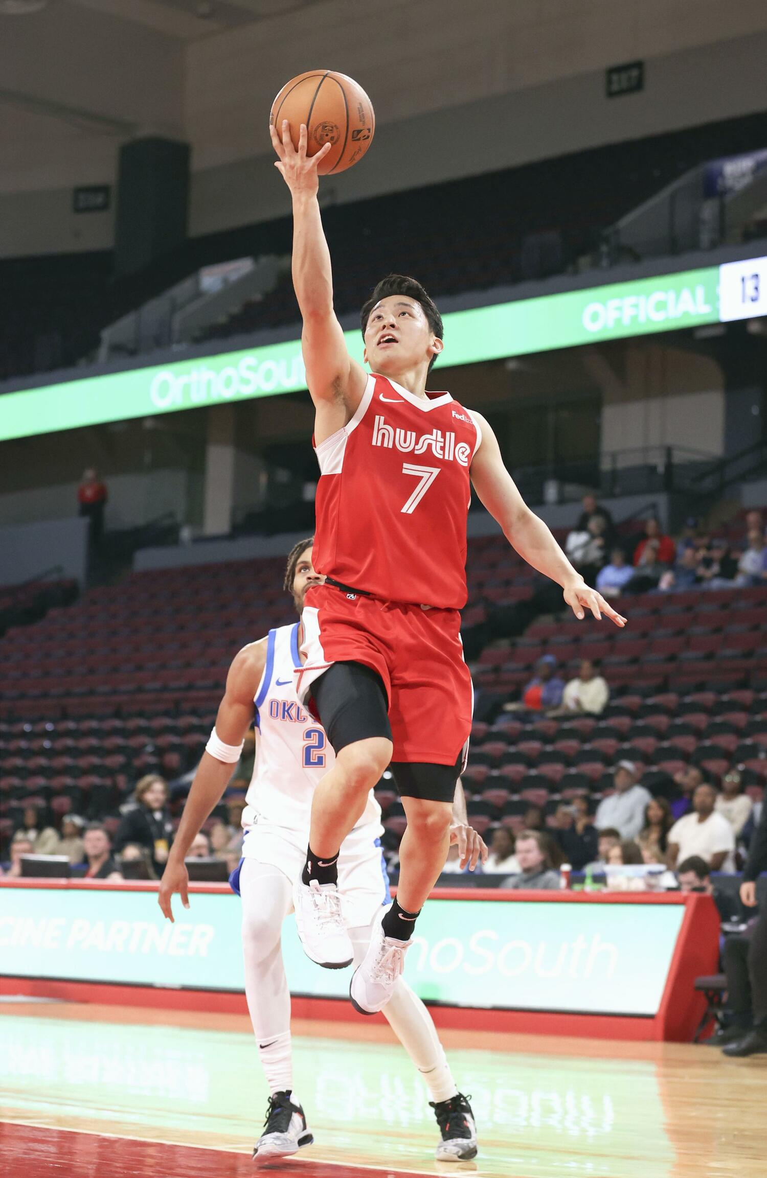 11月、Gリーグのデビュー戦で躍動する河村。メンフィス・ハッスルでは「7番」をつける　©︎KYODO