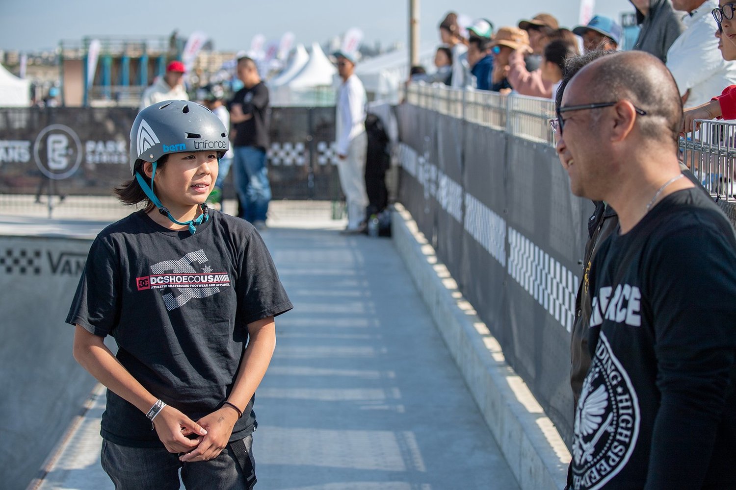 岡本碧優（左）が下宿する笹岡家の父・賢治さん（2019年11月撮影）　©Yoshio Yoshida