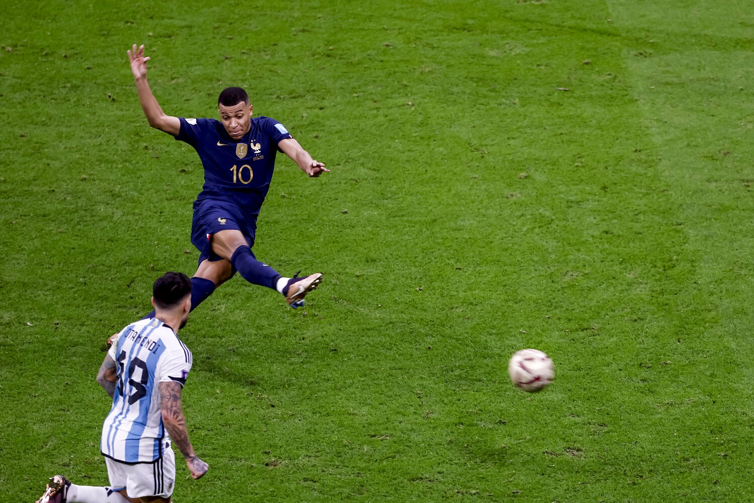 W杯決勝で同点ゴールを決めるエムバペ　©Kiichi Matsumoto/JMPA