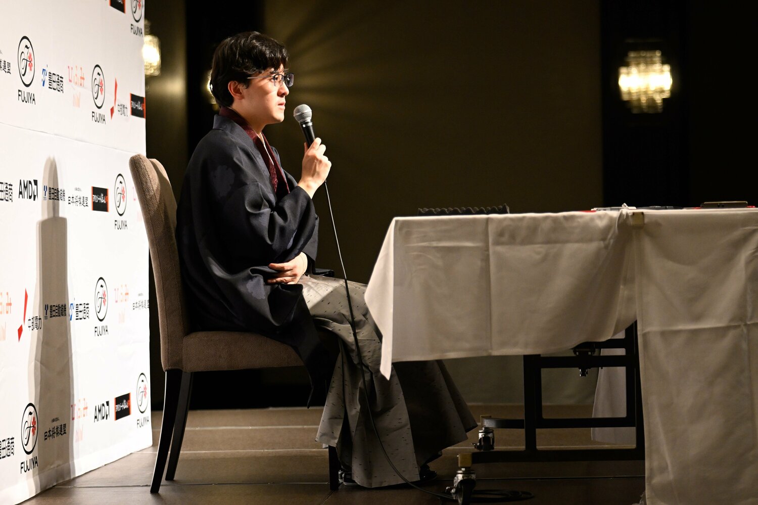 叡王獲得の夜に行われた記者会見　©Keiji Ishikawa