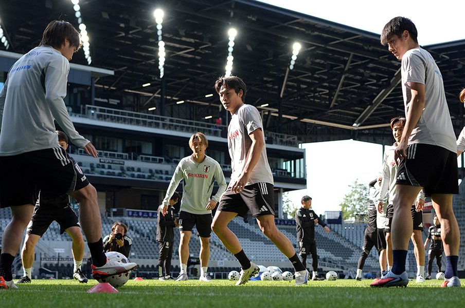 「時差調整・練習日程は失敗か」日本代表取材記者がズバリ「犬がピッチで…アウェイ感ゼロ。W杯で怖いのは南米勢」米国遠征の“じつは想定外”＜Number Web＞ photograph by Koji Watanabe/Getty Images