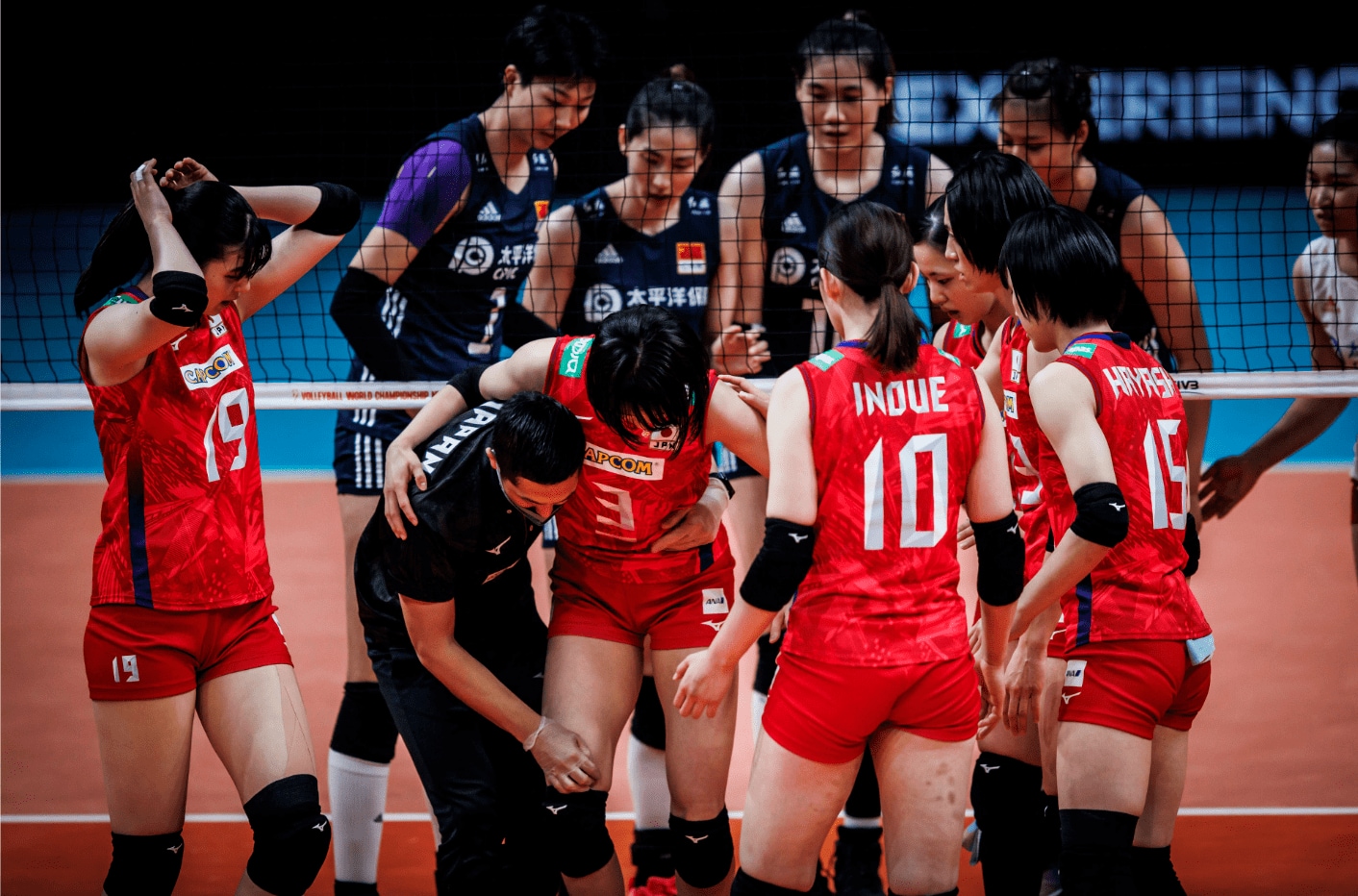 中国戦で負傷したキャプテン古賀紗理那　©︎FIVB