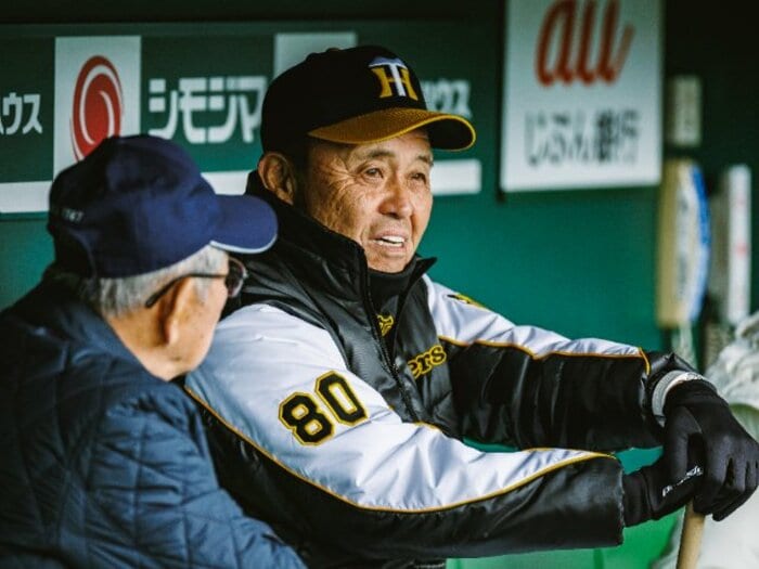 オープン戦最下位でも…“今年で勇退”のOB会長・川藤幸三が目を細める理由「あの時に思ったわ。お、岡田変わったな、と」指揮官に重ねる名将の面影＜Number Web＞ photograph by Kiichi Matsumoto