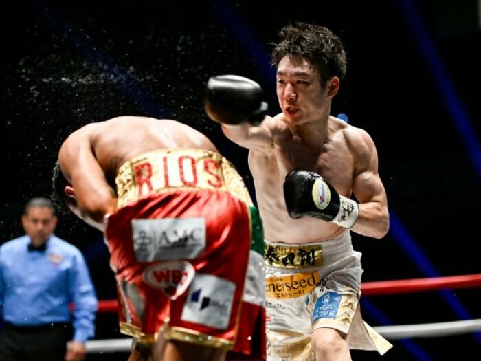 試合直前にあった“伏線”「この表情を見てみなよ」3階級制覇・寺地拳四朗のトレーナーが明かす完勝ウラ側…34歳でも「もっと成長できる」と感じた理由＜Number Web＞ photograph by Hiroaki Finito Yamaguchi