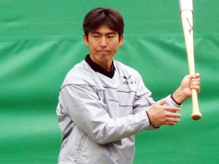 ドン底からの復活を期す、小笠原道大の「決意」。～開幕スタメンを掴めるか!?～＜Number Web＞ photograph by KYODO