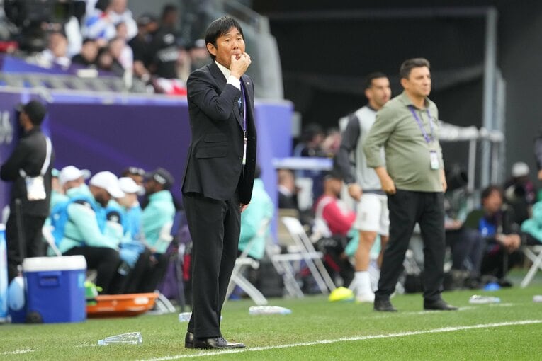 指笛を鳴らす森保一監督　©Masashi Hara