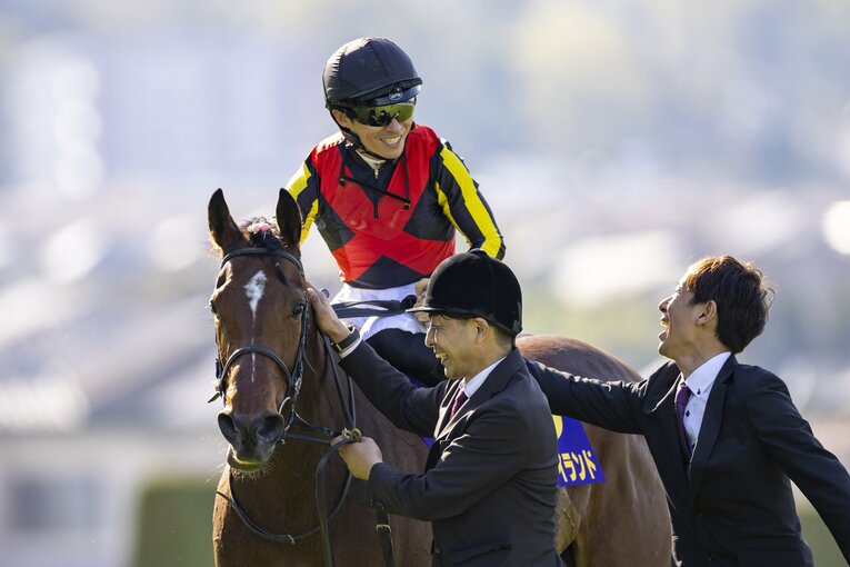 桜花賞を制したリバティアイランドと川田将雅　©Photostud